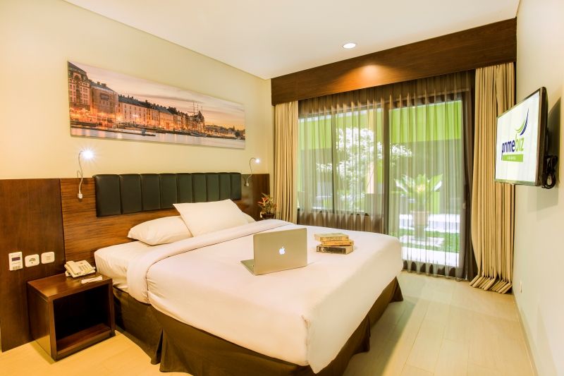 Staycation di Kamar Deluxe Balcony Primebiz Hotel Karawang